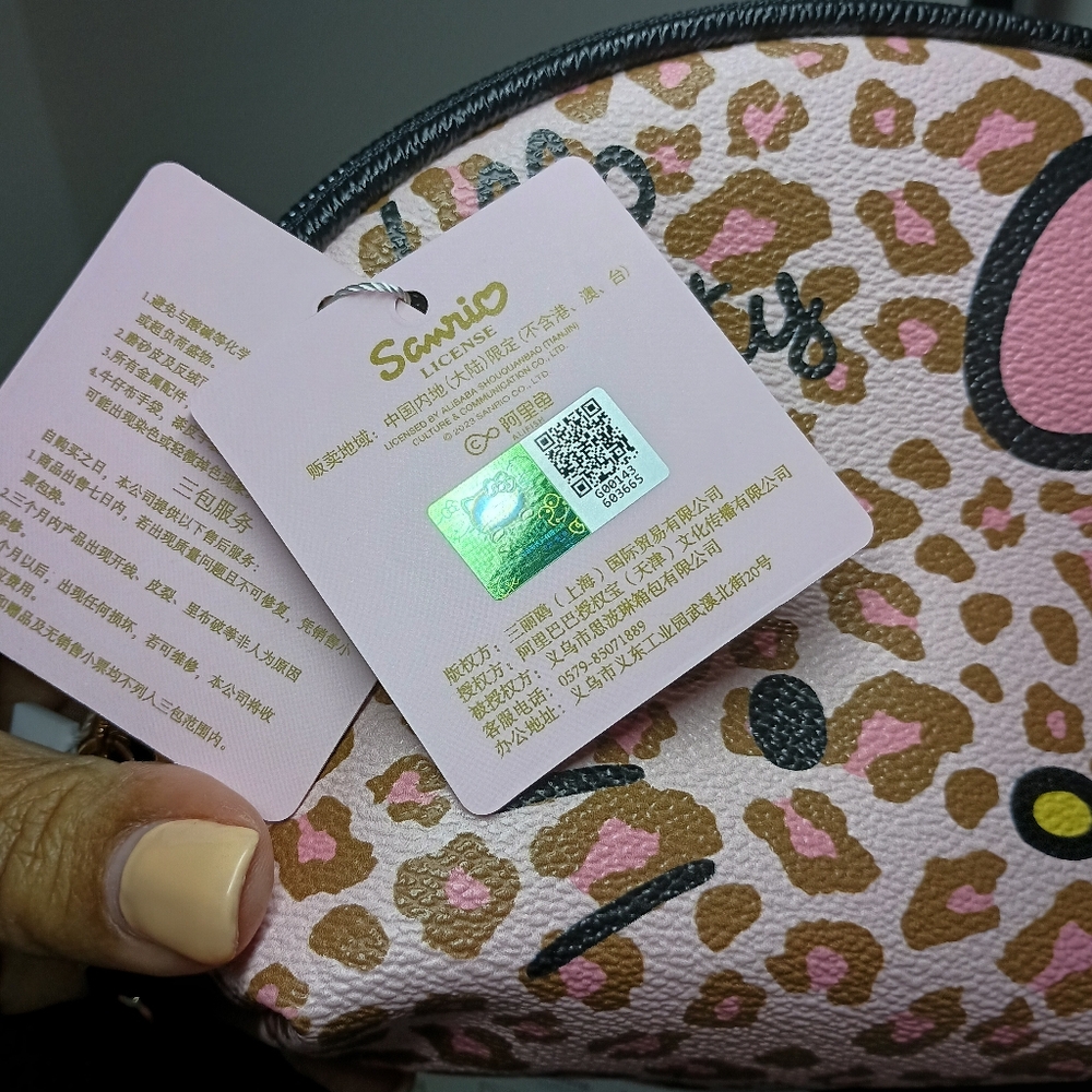 Sanrio Hello Kitty Small Makeup Bag - Picture 5 of 7